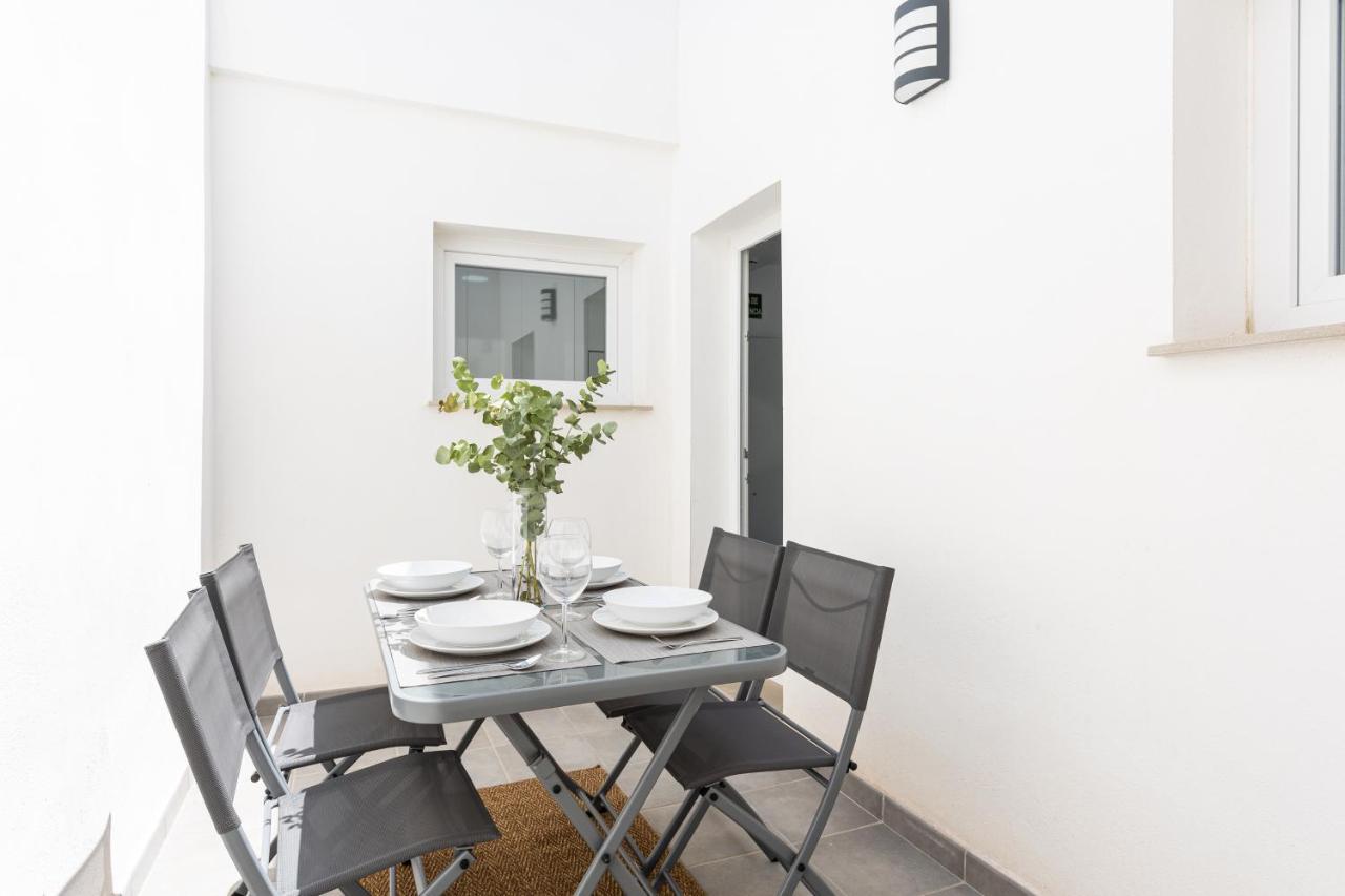 Apartamentos La Pelusa Málaga Exterior foto